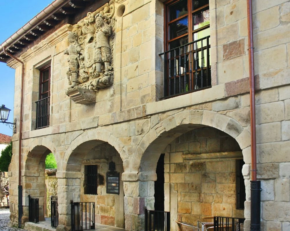 15. Casa de los Hombrones