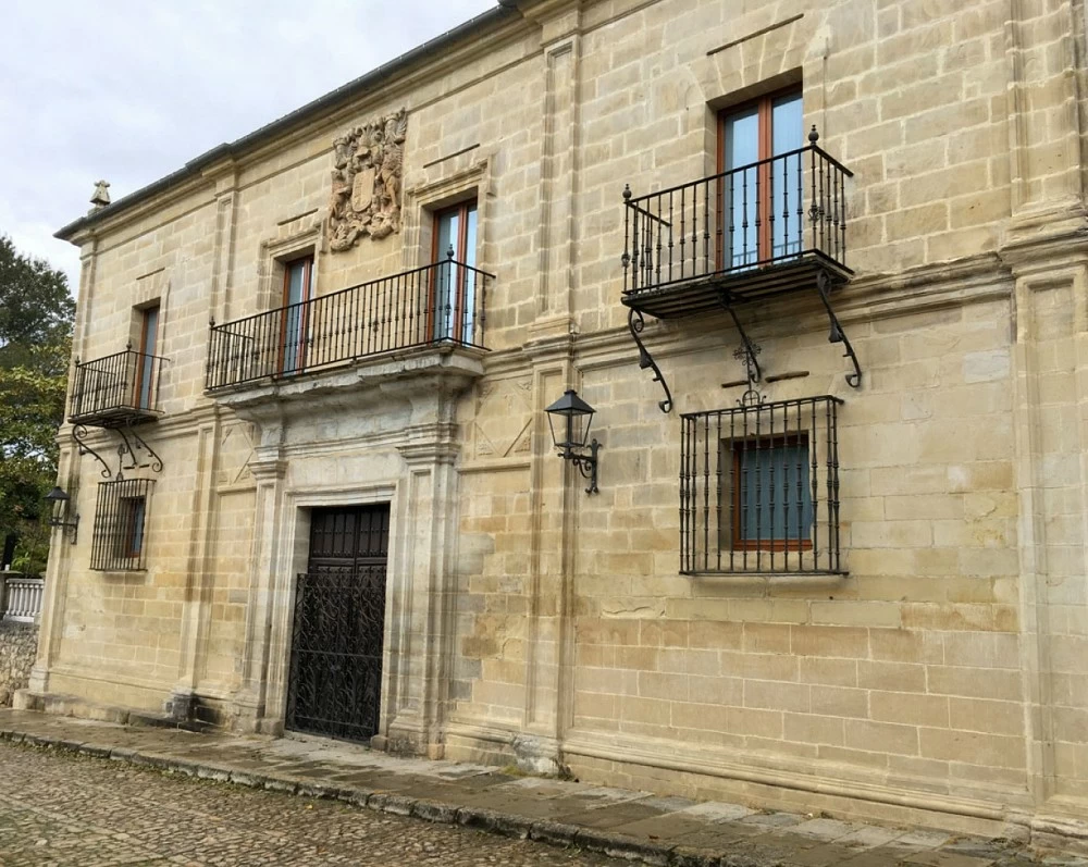 3. Palacio de Peredo