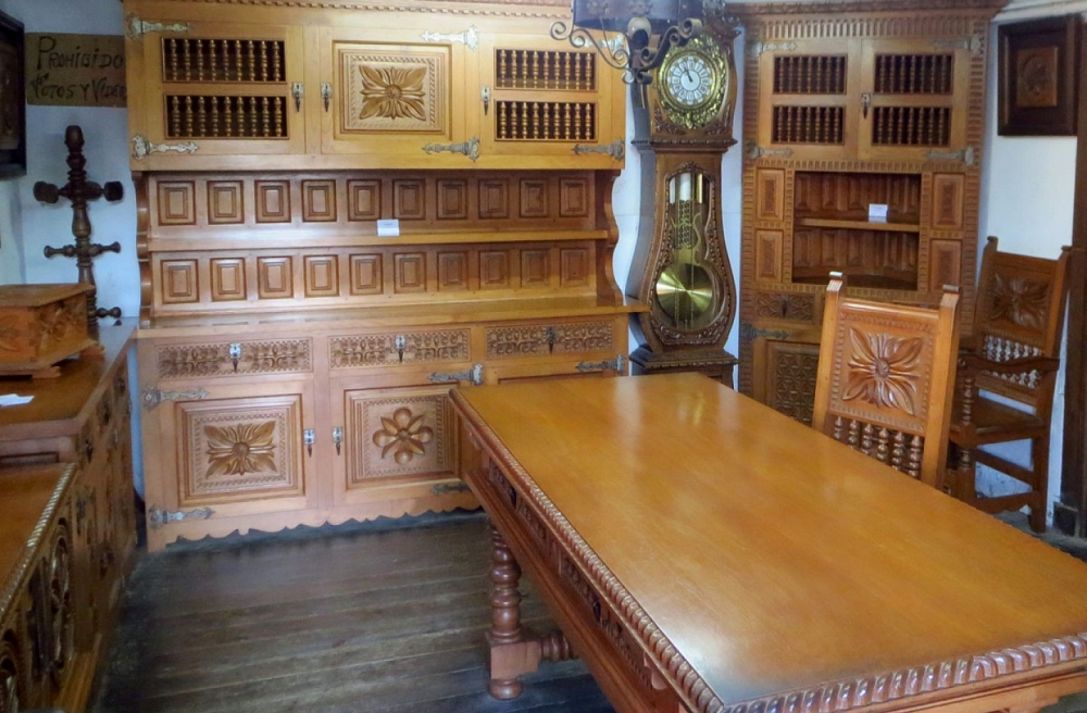 MUEBLES EL ARTESANO en Santillana del Mar