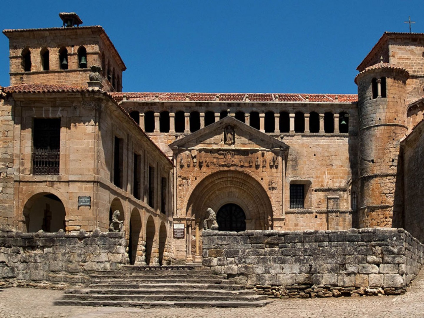 Colegiata De Santa Juliana En Santillana Del Mar Santillana del mar